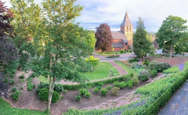 Отель Burg Вассенберг Экстерьер фото